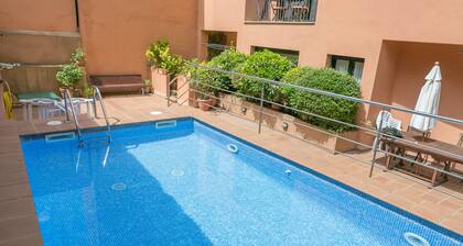 2 bed. GF apartment in center of Begur, w shared pool & parking (H62)