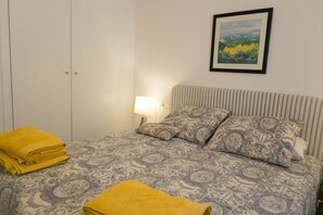 2 chambres, fer et planche à repasser, accès Internet, draps fournis