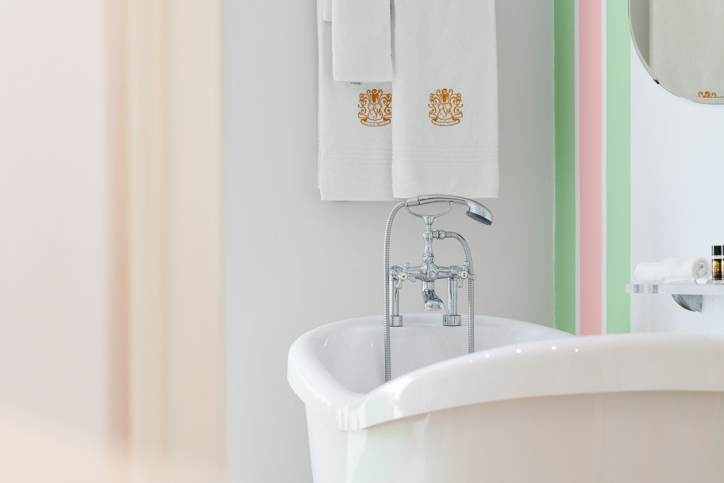 grand double room | bathroom | free toiletries, hair dryer, bathrobes, slippers