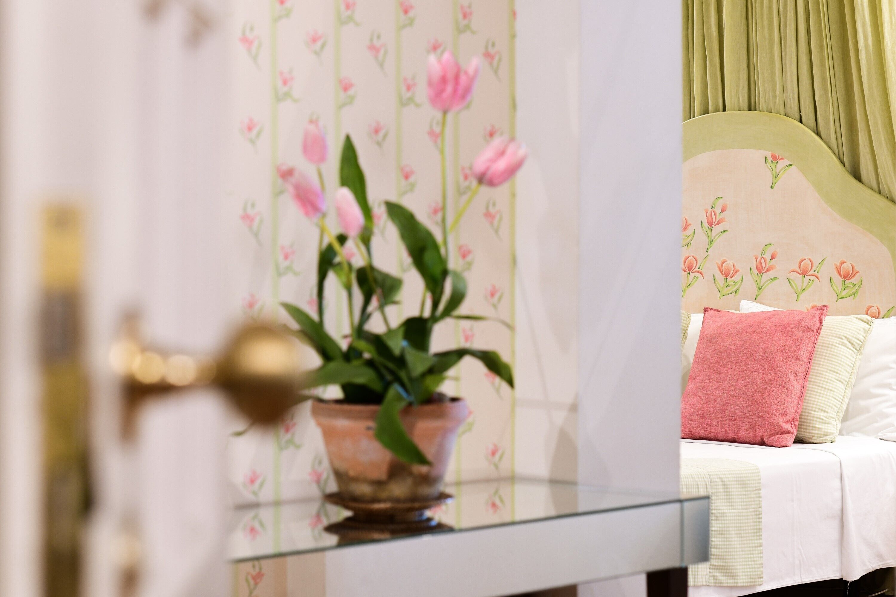 grand double room | 1 bedroom, in-room safe, individually decorated, desk