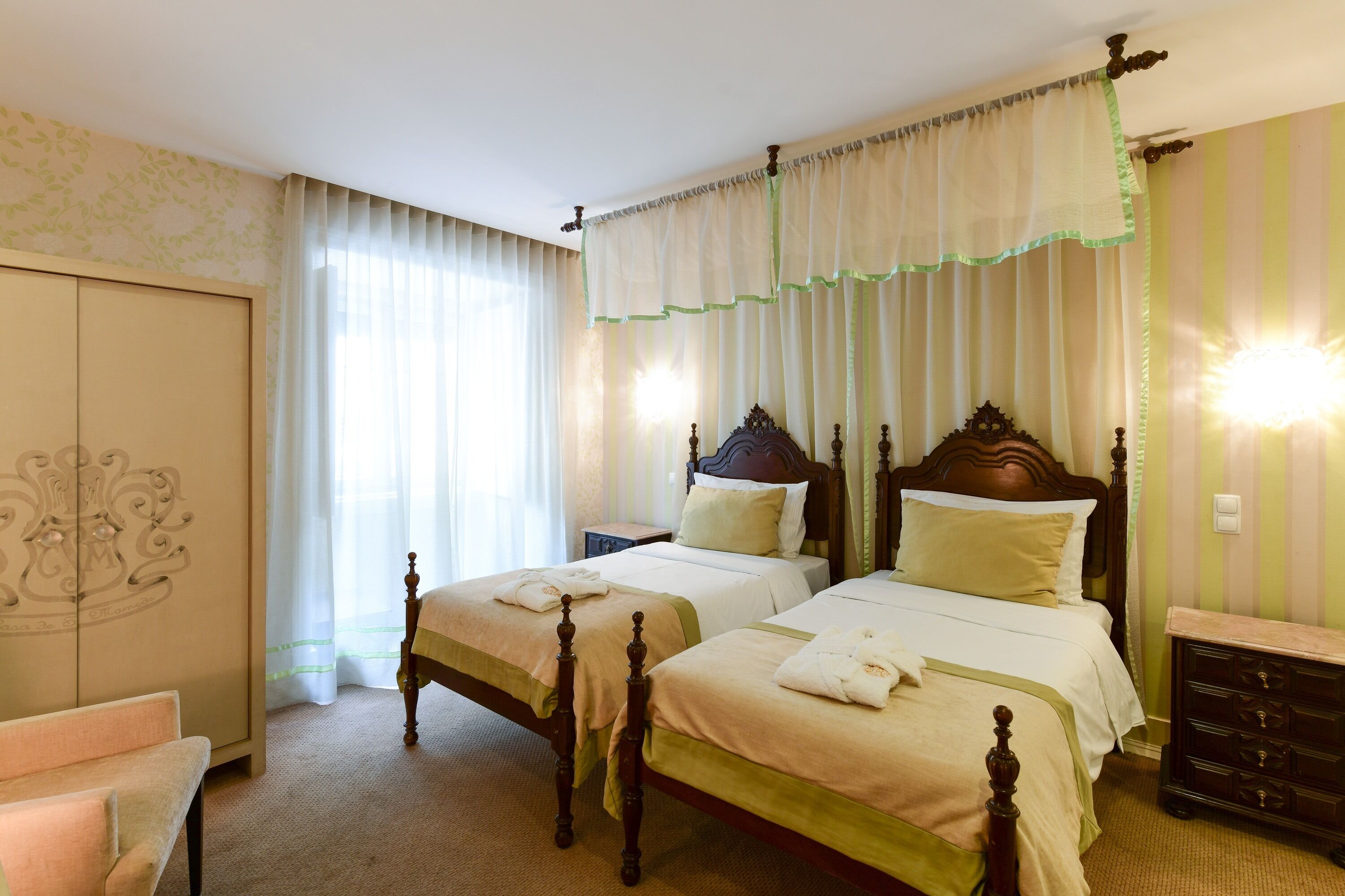 superior double or twin room | 1 bedroom, in-room safe, individually decorated, desk