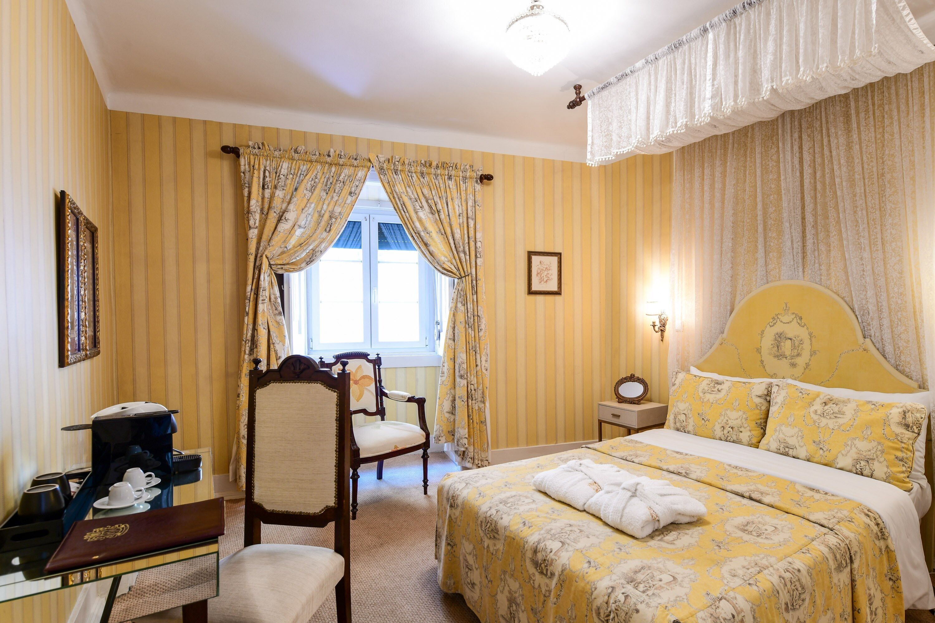 superior double or twin room | 1 bedroom, in-room safe, individually decorated, desk