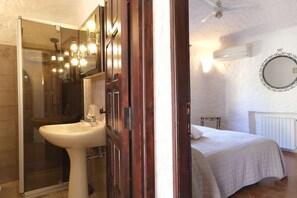 A bathroom with a glass shower enclosure, a sink, and a mirror. - Aria di Vacanza - Costa Dorata Cod 4 (Loiri Porto San Paolo)
