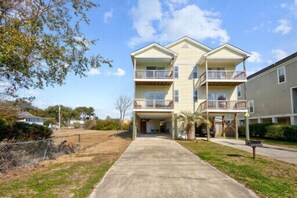Exterior - Seas The Day - private pool, 1 block from Ocean! (Murrells Inlet)