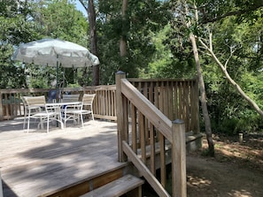 Outdoor dining - Beautiful Cottage on Cape Cod (Dennis)