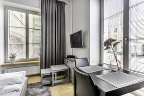 Apartment | Living room | Flat-screen TV