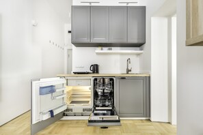 Apartment | Private kitchen | Electric kettle, cookware/dishes/utensils