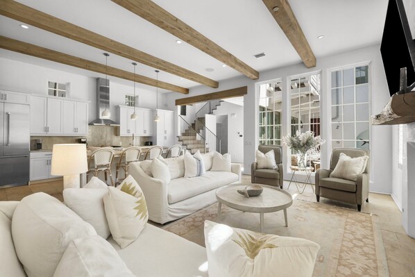 Smart-TV, Kamin, Stereoanlage