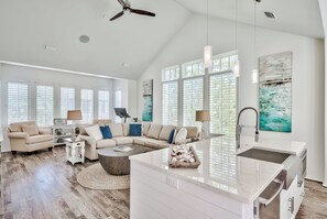 Smart-TV, Kamin, Stereoanlage