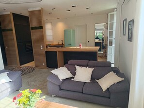 Smart TV - Villa, 300 metres from the beaches of Juan les Pins with heated swimming pool (Antibes)