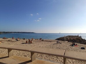 On the beach - Villa, 300 metres from the beaches of Juan les Pins with heated swimming pool (Antibes)