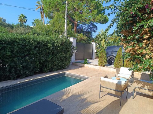 Villa, 300 metres from the beaches of Juan les Pins with heated swimming pool