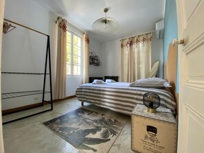 3 bedrooms, iron/ironing board, travel cot, free WiFi - Villa, 300 metres from the beaches of Juan les Pins with heated swimming pool (Antibes)