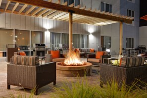 BBQ/picnic Area - TownePlace Suites by Marriott Detroit Allen Park (Allen Park)