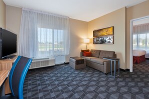Flat-screen TV - TownePlace Suites by Marriott Grand Rapids Airport Southeast (Grand Rapids)