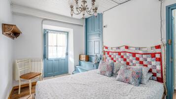 2 slaapkamers, een strijkplank/strijkijzer, reisbedje, beddengoed