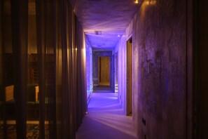 Salas para tratamentos a dois, sauna seca, banheira de hidromassagem
