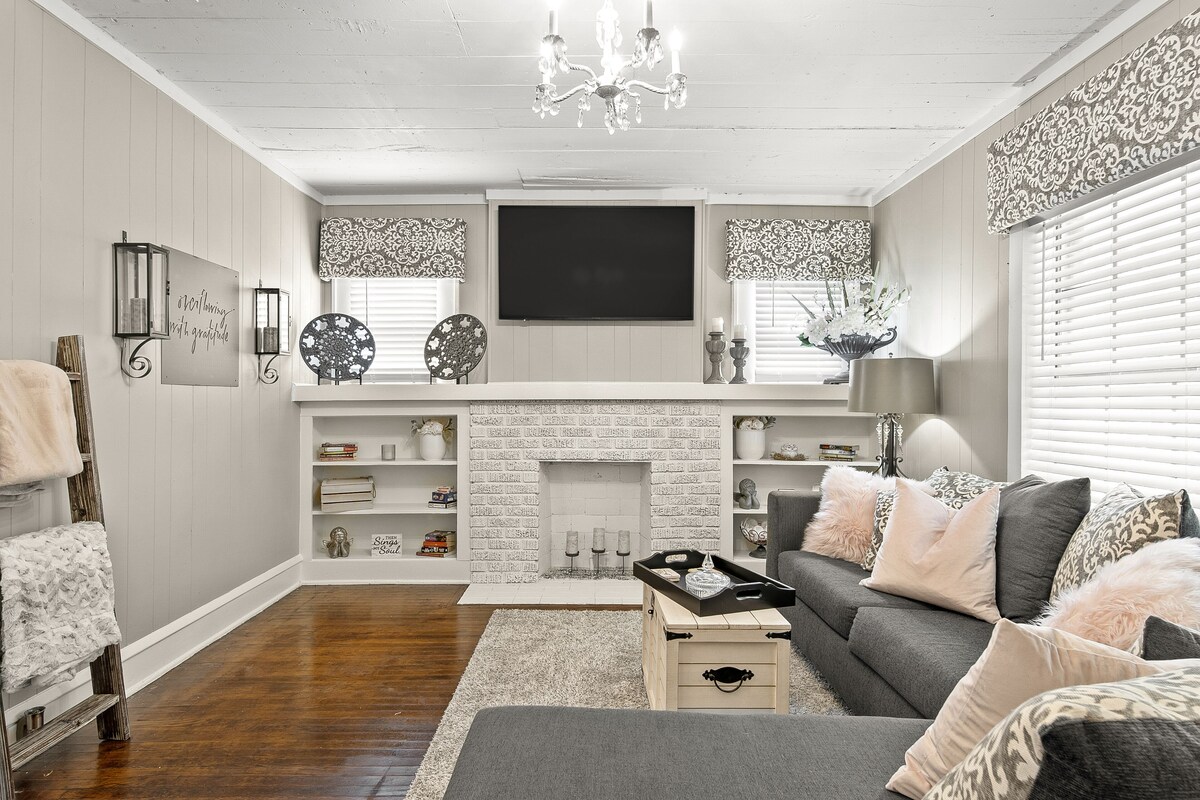 마린 (TX) Charming, Historic Home Minutes from Magnolia 호텔 객실