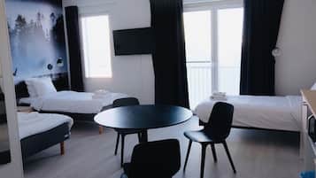 三人房 | 書桌、免費 Wi-Fi、床單
