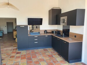 Fridge, microwave, oven, stovetop