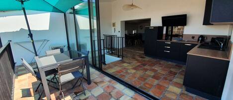 تناول الطعام بالخارج