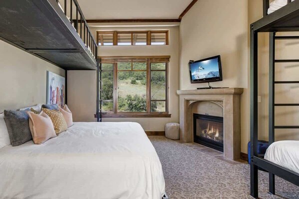 4 bedrooms, iron/ironing board, free WiFi, bed sheets