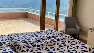 2 Schlafzimmer, Zimmersafe, BĂŒgeleisen/BĂŒgelbrett, Reisekinderbett