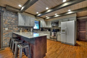 Fridge, microwave, oven, stovetop - Lake Blue Ridge Cabin Sleeps 10 with Private Dock! (Blue Ridge)