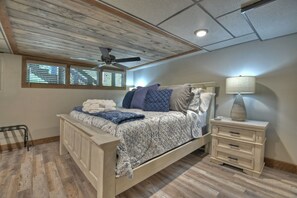 5 bedrooms, iron/ironing board, free WiFi - Lake Blue Ridge Cabin Sleeps 10 with Private Dock! (Blue Ridge)