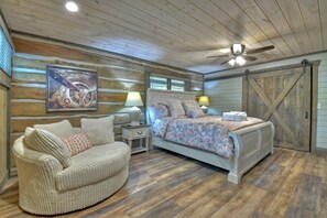 5 bedrooms, iron/ironing board, free WiFi - Lake Blue Ridge Cabin Sleeps 10 with Private Dock! (Blue Ridge)