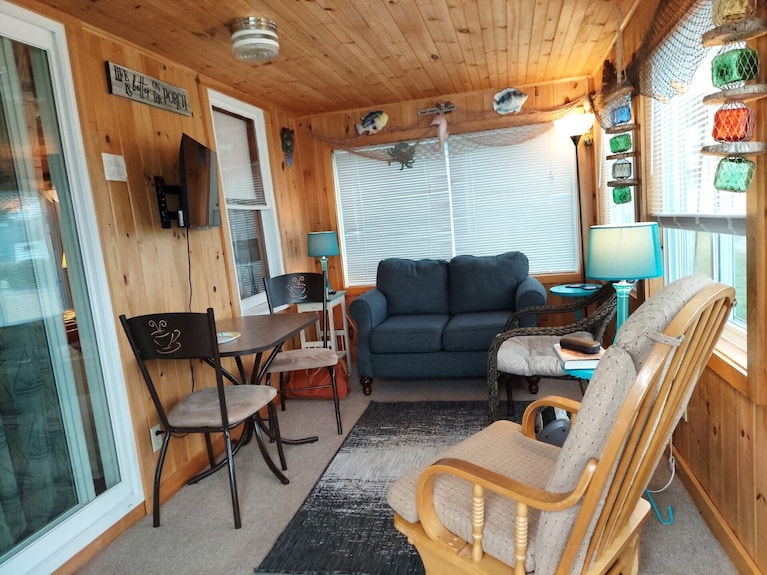 Resort Cottage With Water Views In Maine - Wells, ME