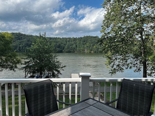 Waterfront Lake Home (Claytor Lake) near VT and RU