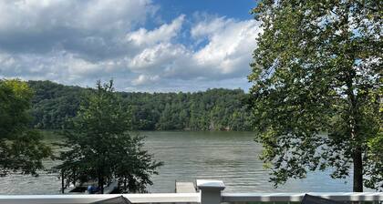 Waterfront Lake Home (Claytor Lake) near VT and RU