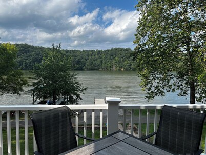 Waterfront Lake Home (Claytor Lake) near VT and RU