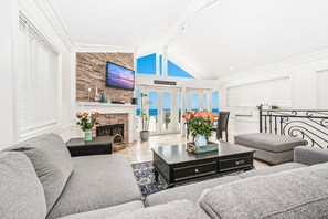 TV - Coveted Oceanfront Location! | Single-Family Home | Modern & Warm | 2 Living Rooms | Tons of Space! (Newport Beach)