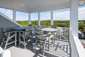 屋外ダイニングエリア