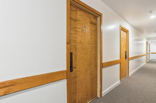 Interior - Two Double bed Standard Hotel room 217 (Killington)