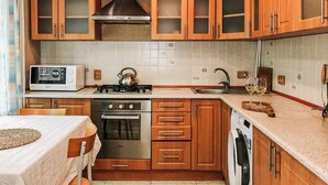 Elite Cabin | Premium bedding, memory-foam beds, laptop workspace, blackout curtains - Hotel Zolotoy Bereg (Zatoka)