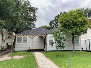 Exterior - The GREEN Tiny House (Houston)