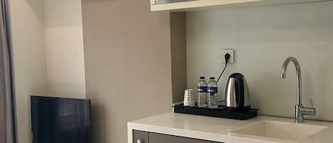 Chambre Standard avec lits jumeaux | Cuisine privée | Grand réfrigérateur, micro-ondes, plaque de cuisson, lave-vaisselle