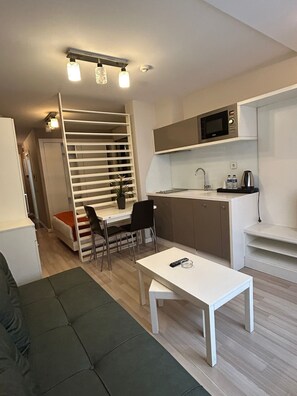Quarto casal | Cozinha privada | Geladeira grande, micro-ondas, cooktop, lava-louças