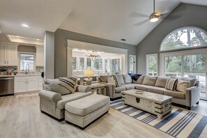 テレビ、DVD プレーヤー