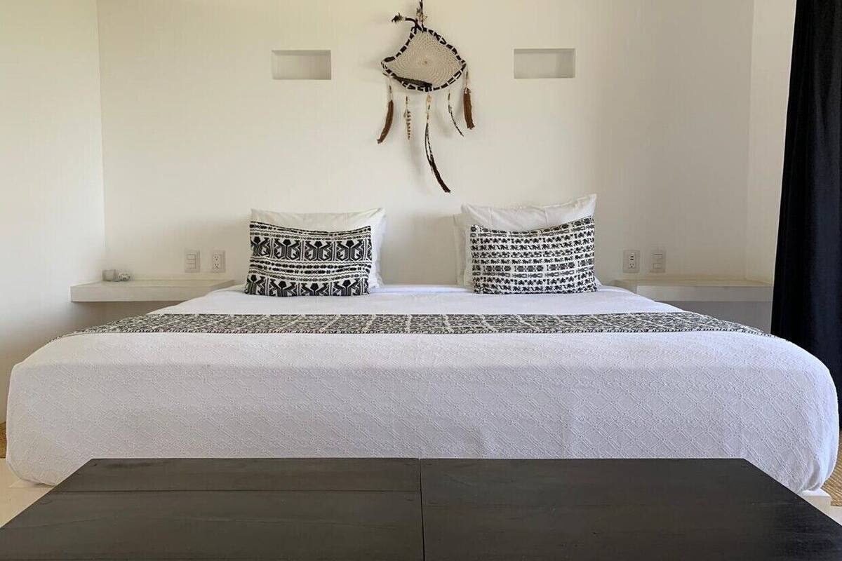 Room (king beach)