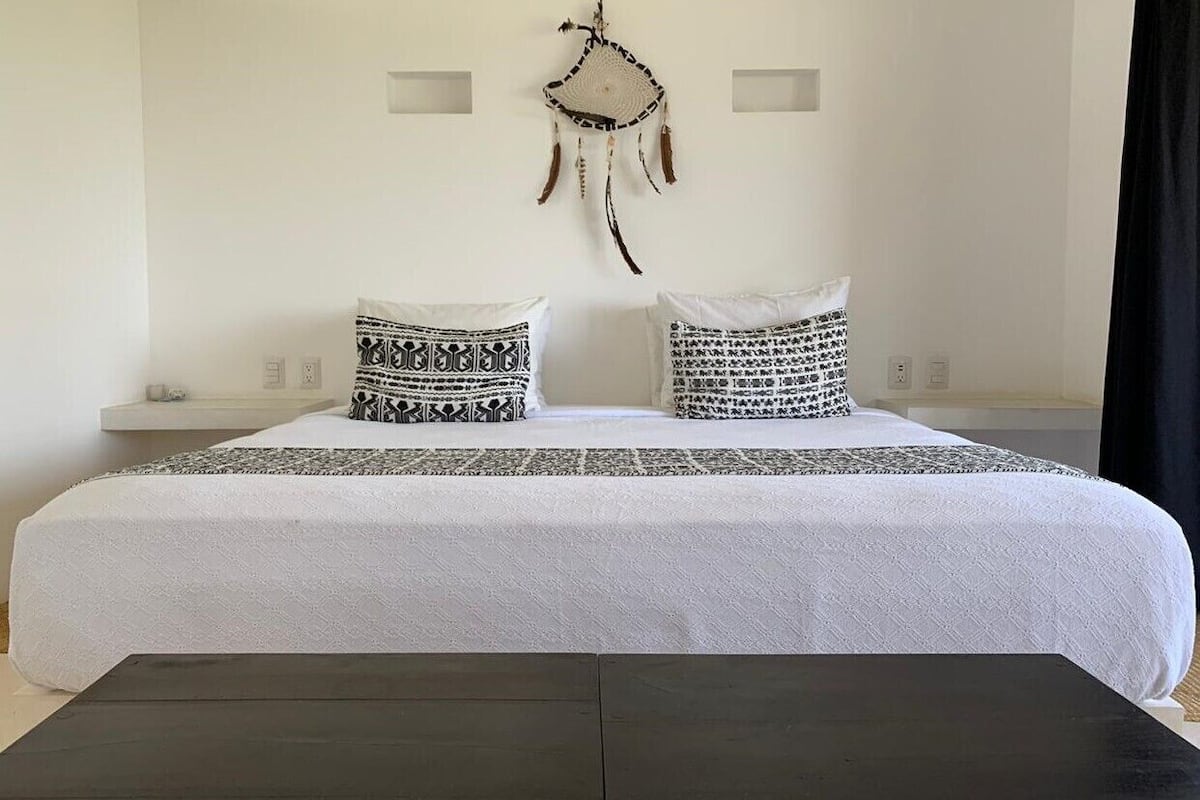 Room (king beach) | 1 bedroom, memory foam beds, free WiFi