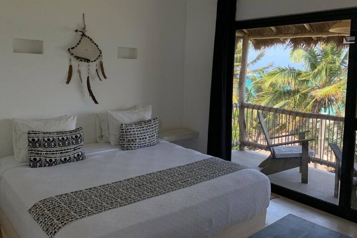 Room, Sea View (Top)