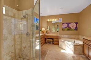 Combined shower/tub, jetted tub, hair dryer, towels