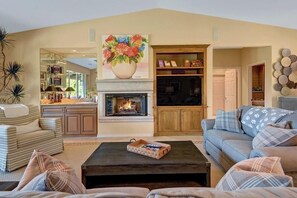 Smart-TV, Kamin, Stereoanlage, Arbeitsbereiche