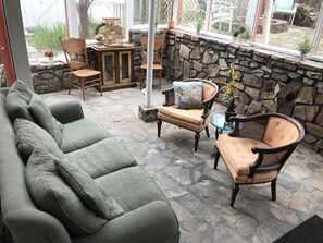 Smart TV, DVD player, books, offices