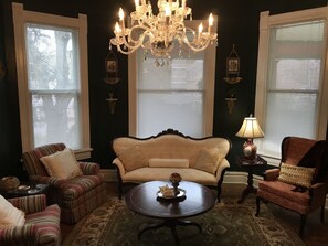 Smart TV, DVD player, books, offices