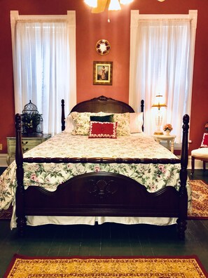 4 bedrooms, desk, iron/ironing board, travel crib